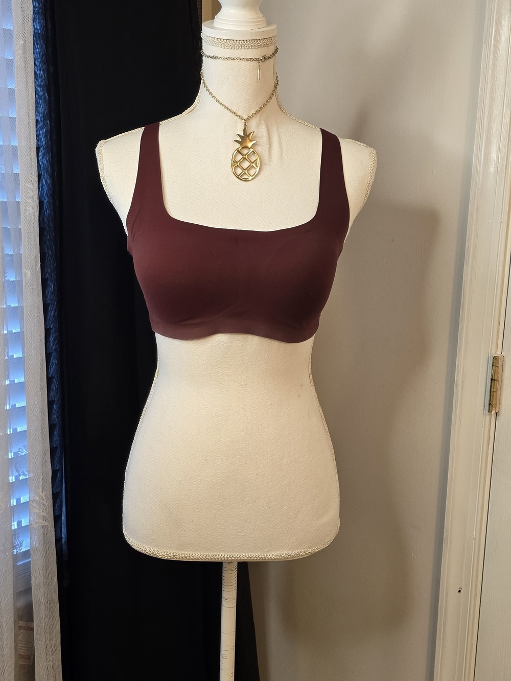 SKIMS M Scoop Neck Seamless Bra in Brown Back & Side Smoothing